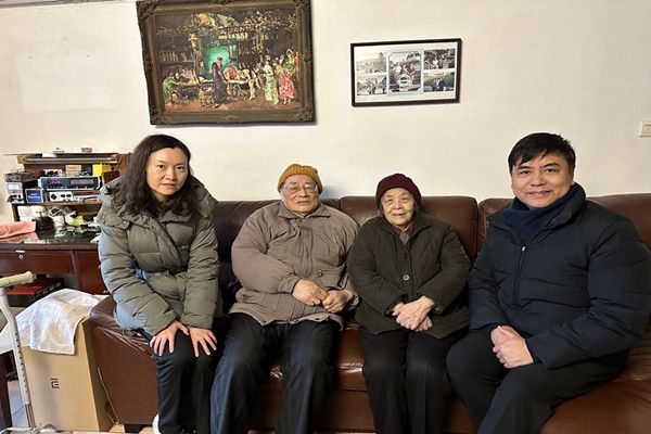 春节慰问-3_副本.jpg 春节慰问-3_副本.jpg