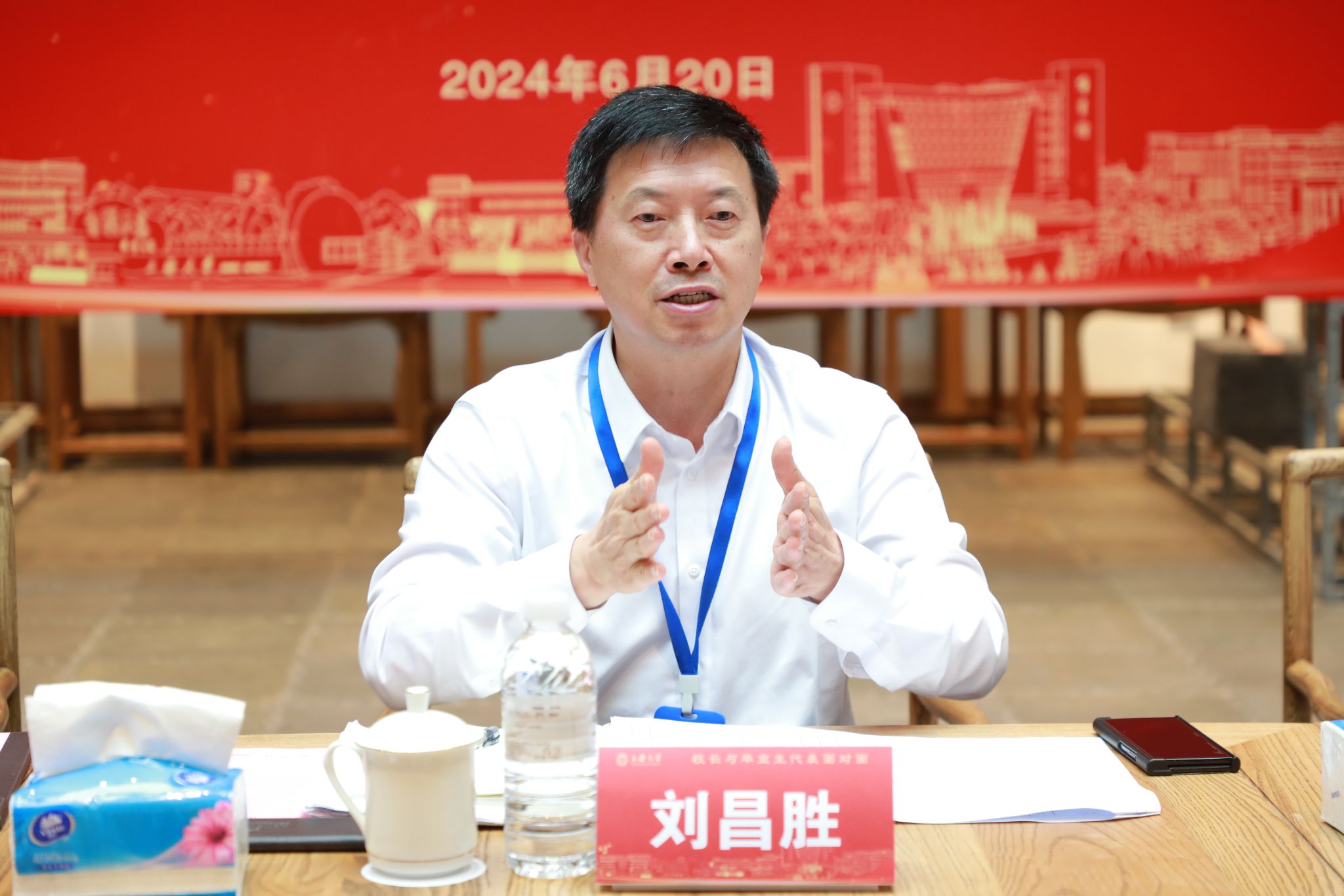 刘校长.jpg 刘校长.jpg